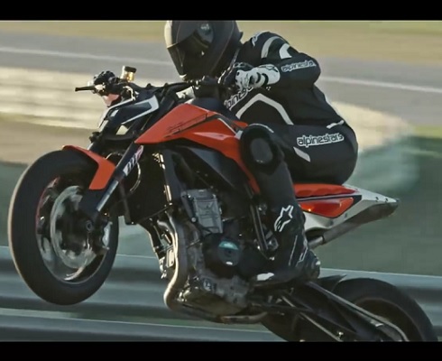 Новый KTM 790 Duke отжег на камеру!