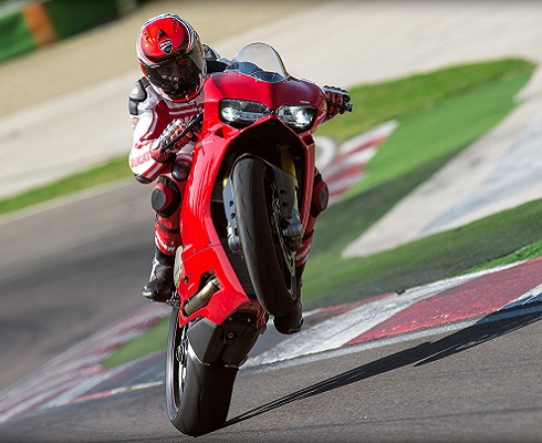 Стилягам-италофилам: Ducati Russia представляет новогодние подарки
