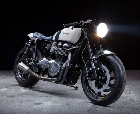 «Нулевая гравитация» и «крутые победители»: кафе-рейсер Triumph Thruxton по-парижски