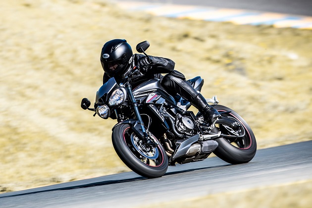 Сила трех «котлов»: обновленный Triumph Street Triple поздравляет соперников с новым годом