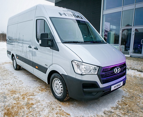 Автобус распахивает двери: годится ли Hyundai для перевозки мототехники?