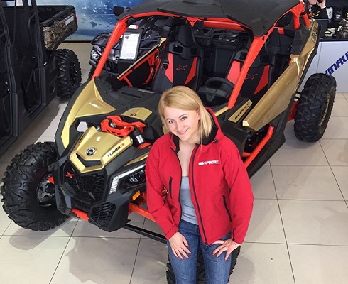 Красота и сила: Мария Опарина проведет гоночный сезон в компании Can-Am Maverick X3