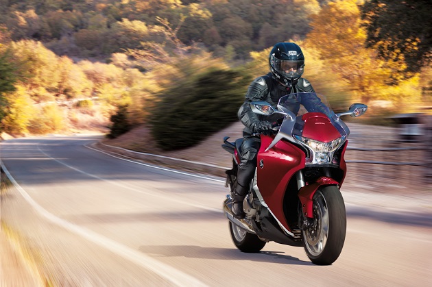 Пилот, не мешай: Honda научит мотоциклы тормозить самостоятельно