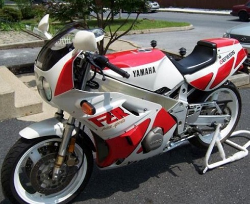 Старое новье: Yamaha FZR400 1988 года с мизерным пробегом