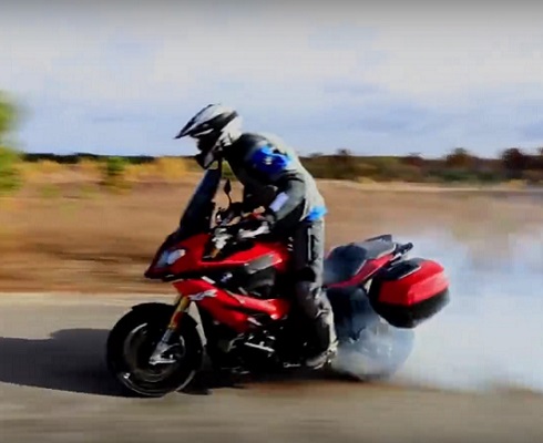 Кросс-стант: трюкач Крис МакНил показал класс на BMW S1000XR (+видео)