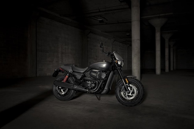 «Зажигалка»: у Harley-Davidson появился городской хулиган Street Rod