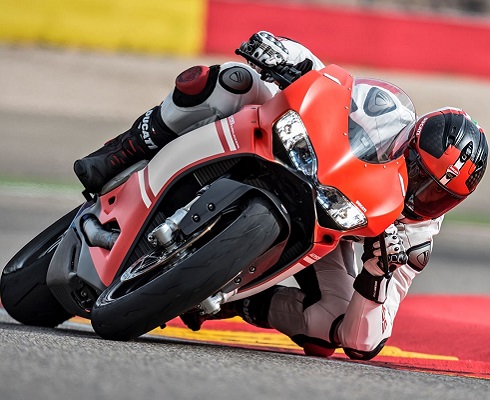 Таинство рождения: двигатель Ducati 1299 Superleggera за полторы минуты (+видео)