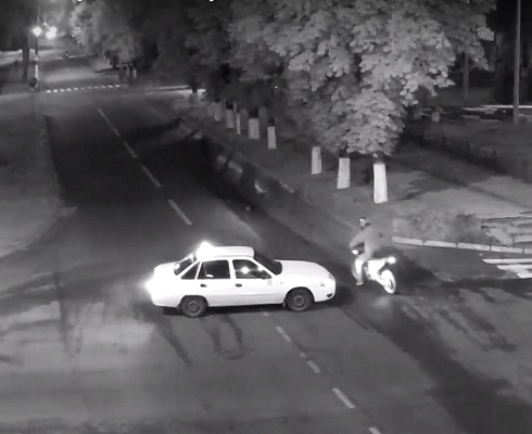 Райдер проучил таксиста за невнимательность