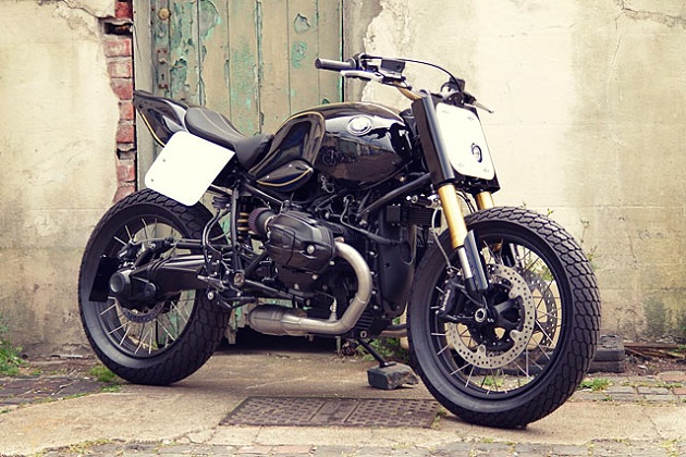 British hooligan: трекер BMW R nineT дает пинка кафе-рейсерам