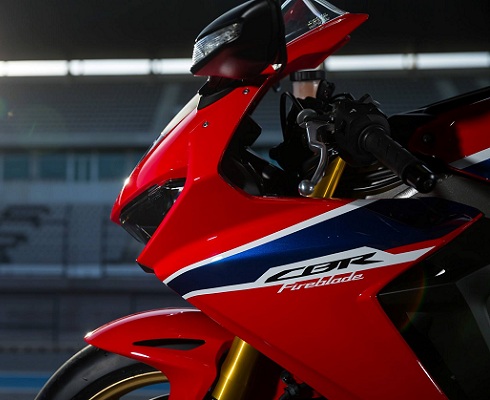 Читайте в новом номере «Мото»: тест свежей Honda CBR1000RR Fireblade
