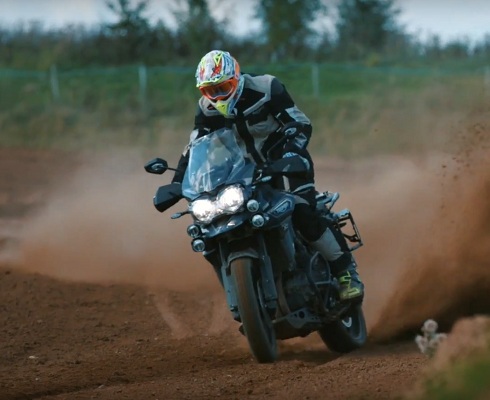 Во-первых, это красиво: Triumph Tiger Explorer возомнил себя кроссачом (+видео)