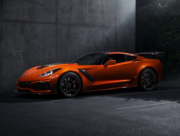 Заокеанский молот: Chevrolet Corvette ZR1 – новая угроза автомобилям и… мотоциклам