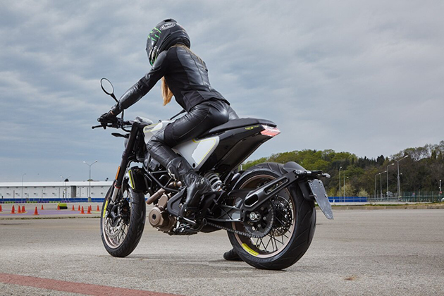 Читайте в новом номере «Мото»: KTM 390 Duke и Husqvarna Vitpilen 401