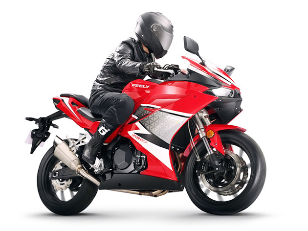 Feely 450: китайский спортбайк начал взрослеть