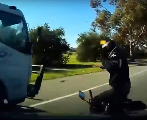 Неубиваемый райдер показал, как надо выживать (+видео)