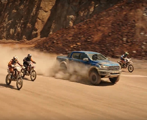 Ford Ranger Raptor указал мотоциклистам их место (+видео)