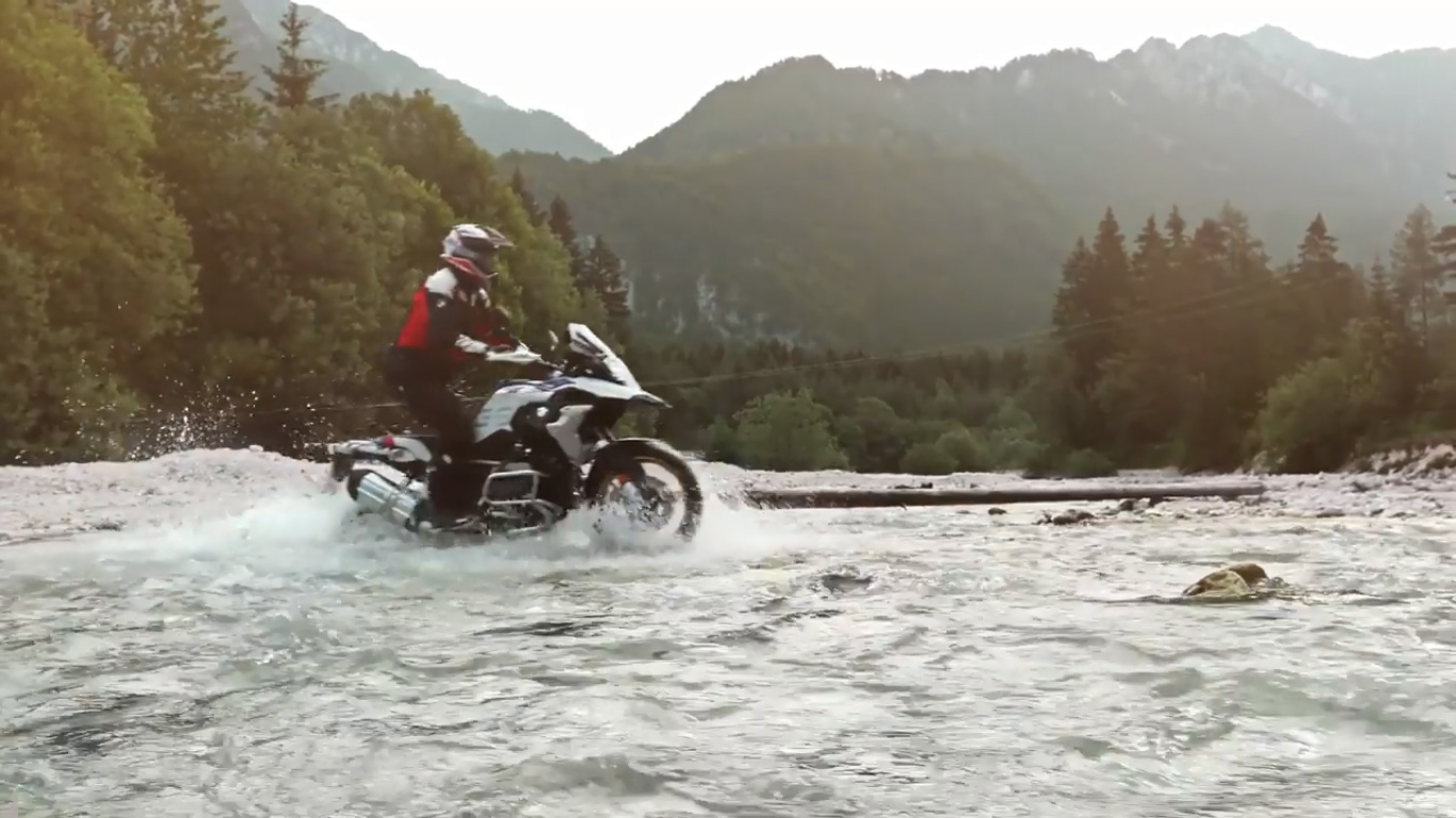 В сеть утекло видео с новым BMW R1250GS