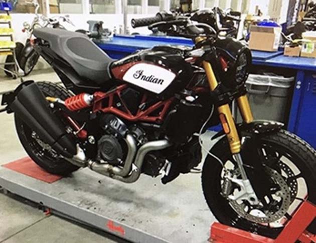Серийный Indian FTR1200 показал себя миру