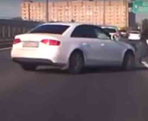 Герой наших дней: автомобилист прикрыл упавшего райдера (+видео)