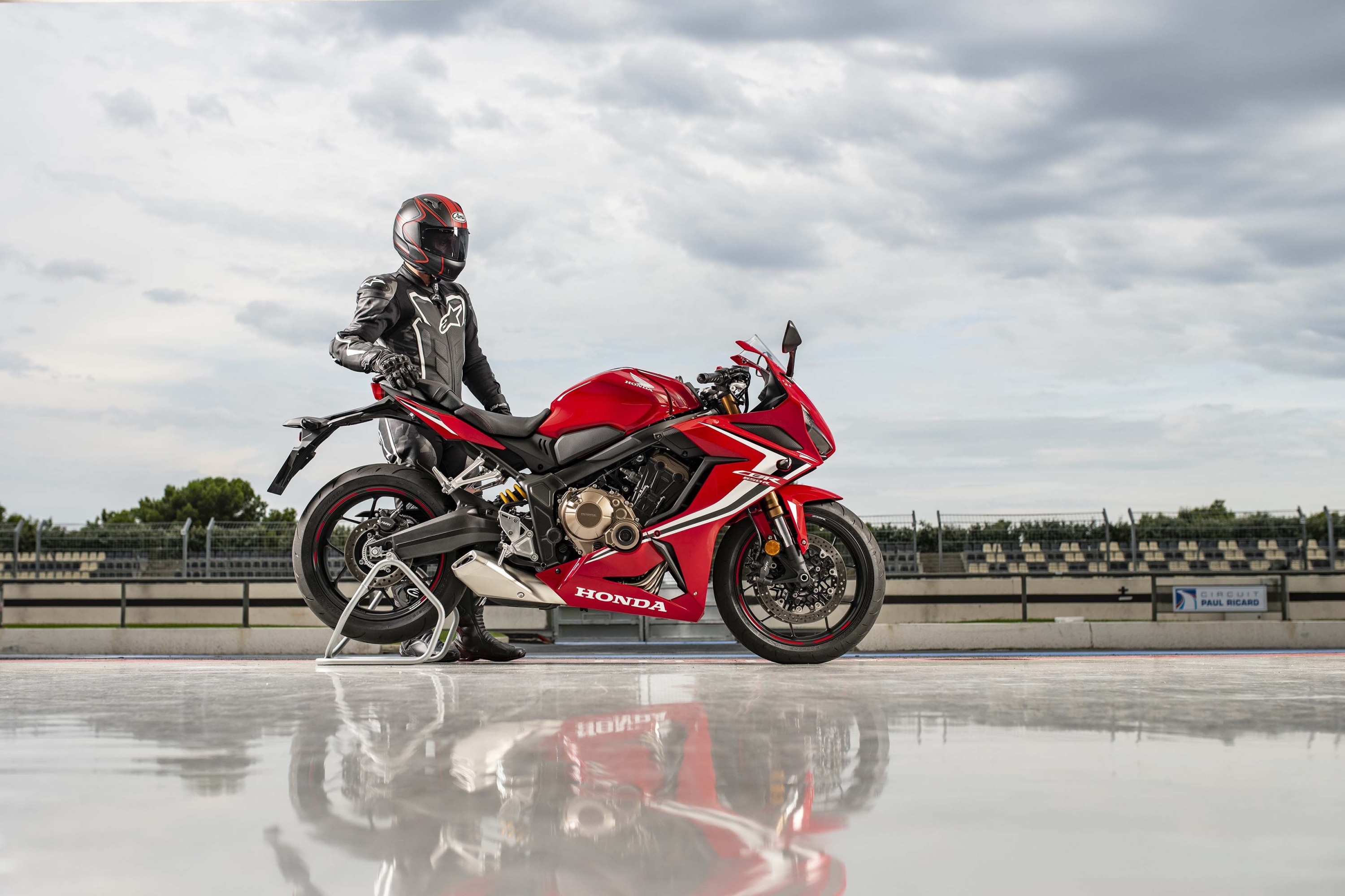 R вместо F: Honda представила CBR650R