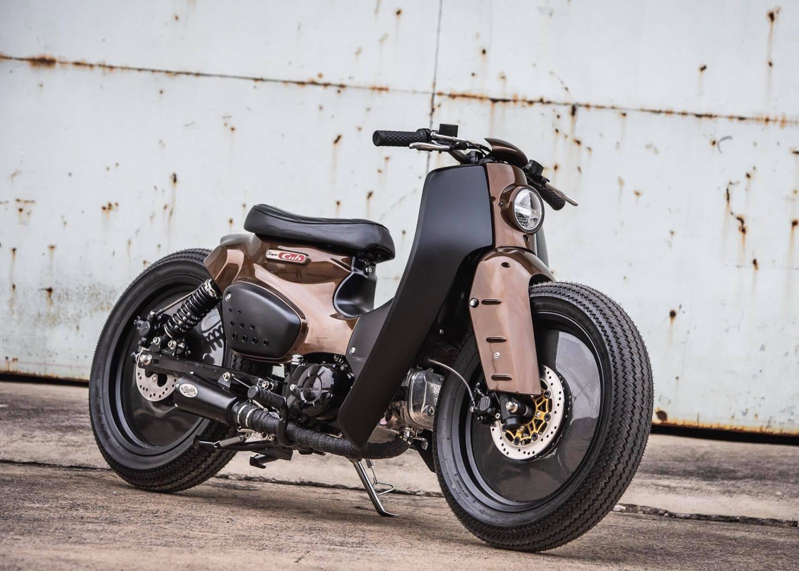 Скутер-самец: Honda Super Cub превратилась в уличного монстра