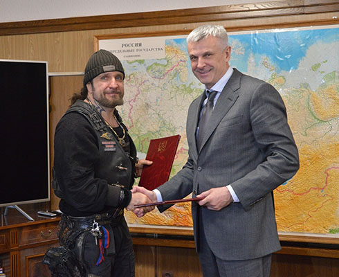 Байкер "Хирург" займется патриотическим воспитанием молодежи