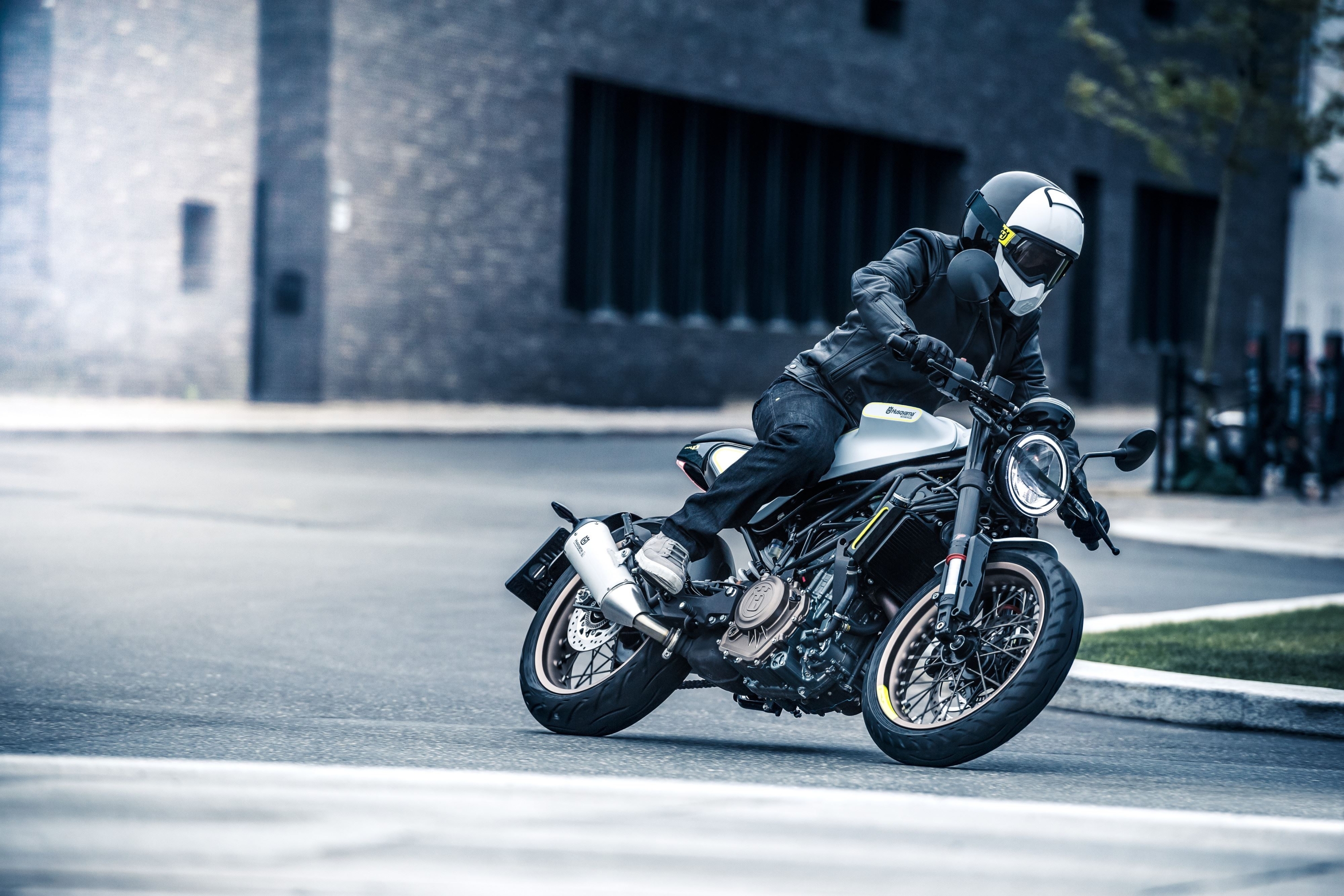 Husqvarna Vitpilen 401 и Svartpilen 401 переходят на «автомат»