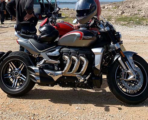 Знакомьтесь, GT: новый вариант Triumph Rocket III попал в кадр
