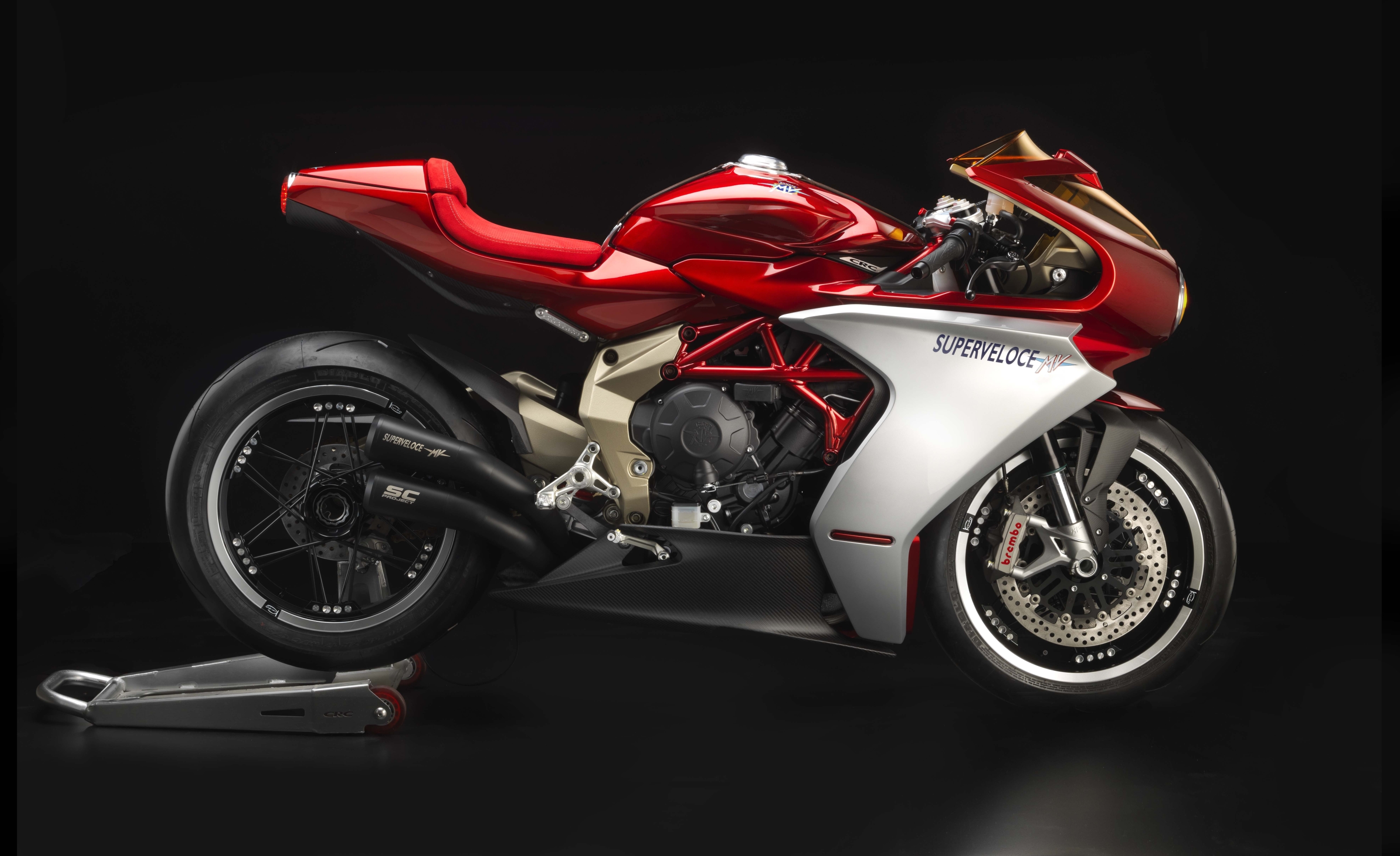 MV Agusta Superveloce 800 просит называть себя шедевром