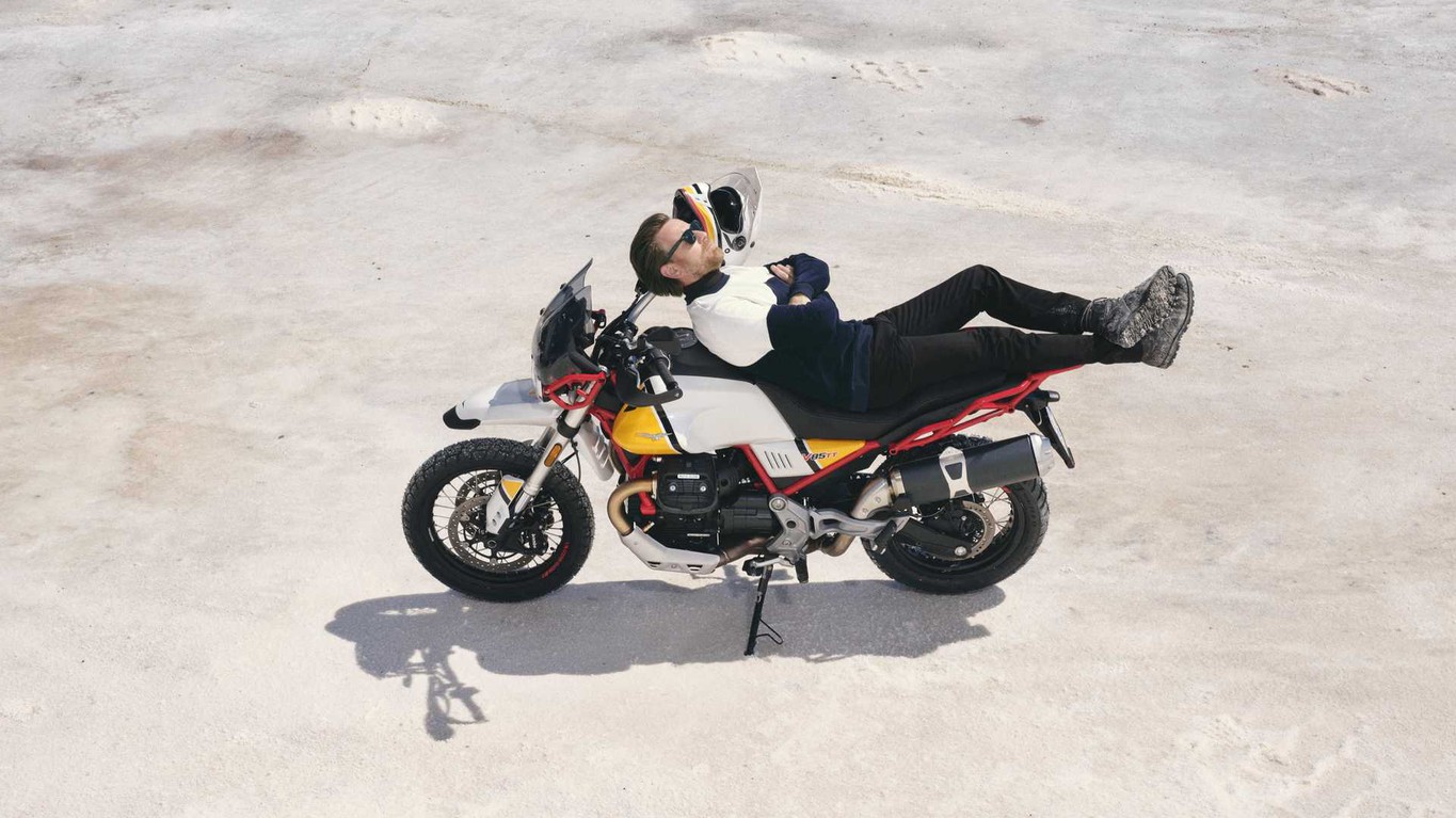 Голливудский актер стал представителем турэндуро Moto Guzzi