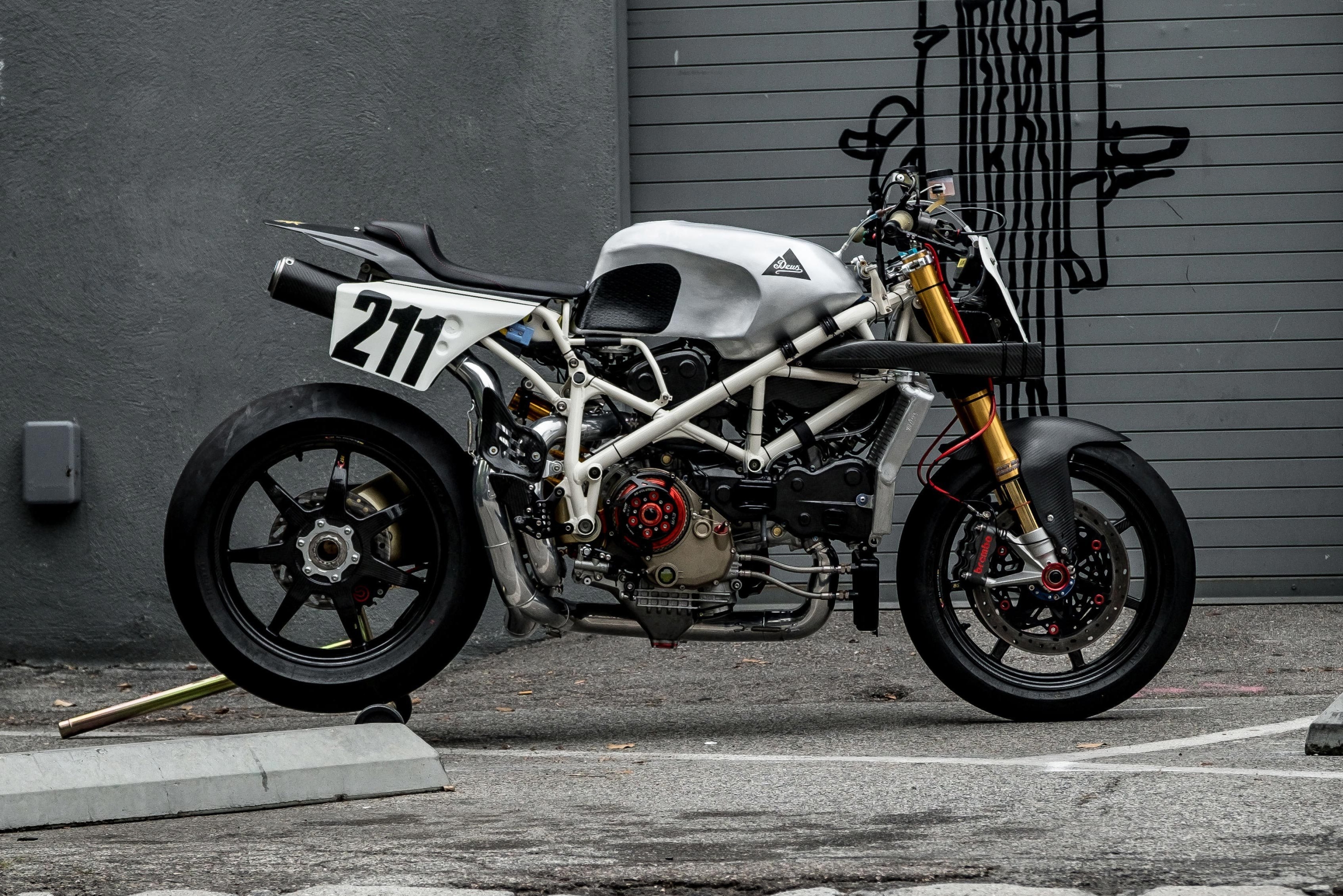 Зверюга: лихой кастом Ducati покорит гору Pikes Peak