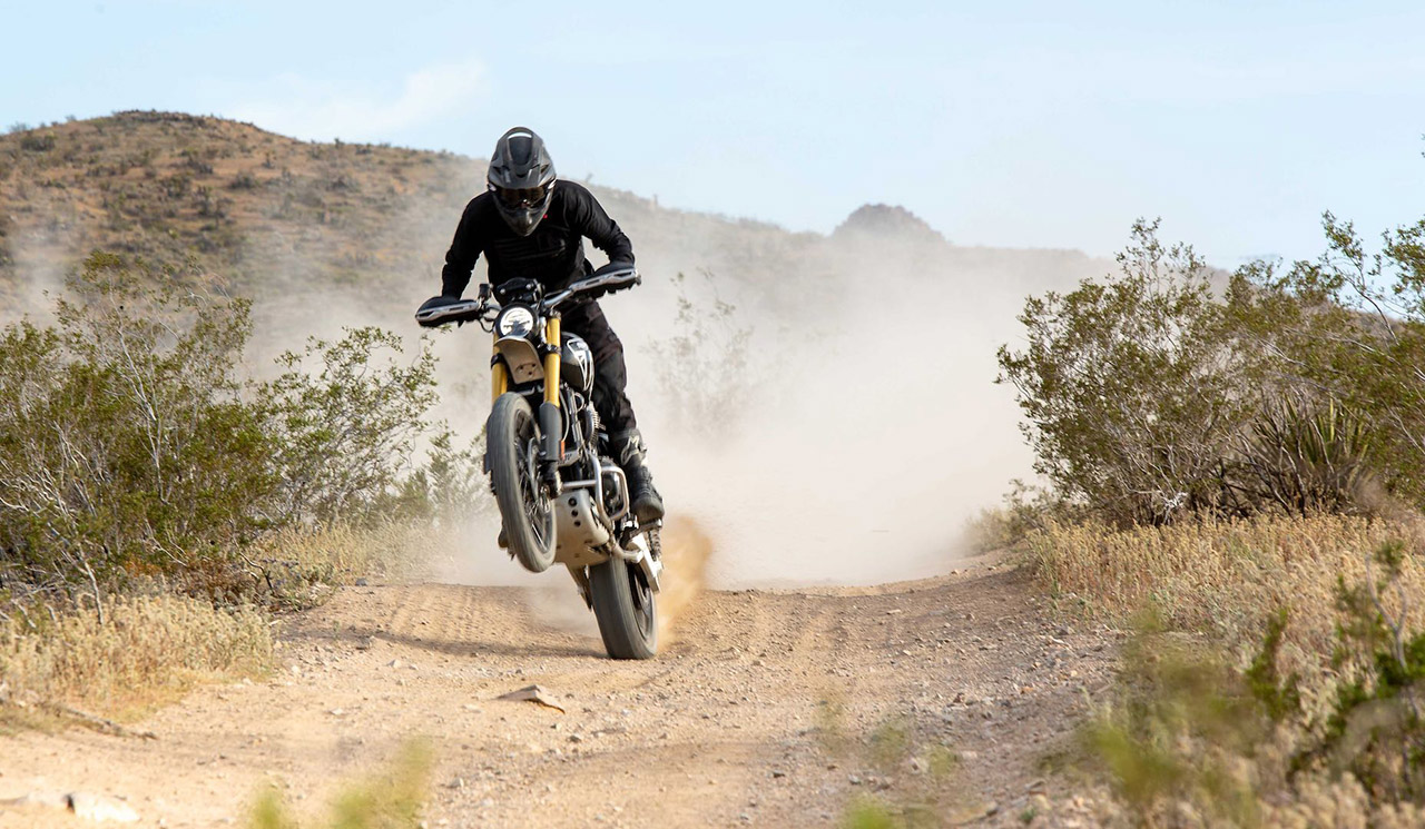 Воин пустынь: Triumph Scrambler 1200 XE показал класс (+видео)