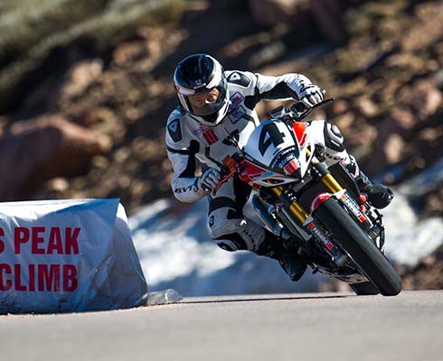 Гонка Pikes Peak закрывает старт для мотоциклистов