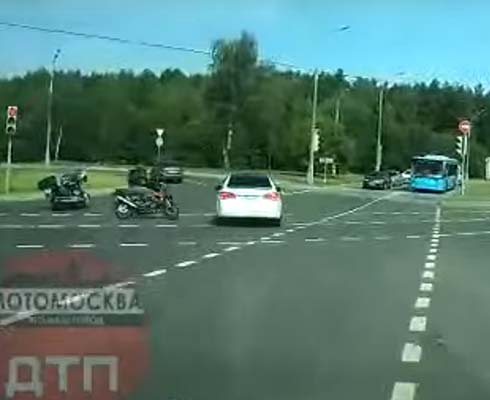Гибель на перекрестке: в столице произошла новая страшная авария (+видео)