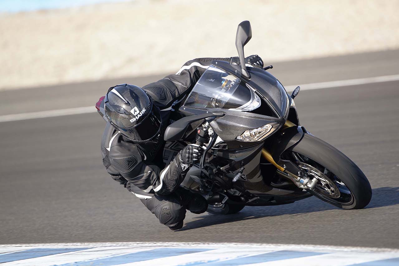 Карбоновый Triumph’атор: представлен спортбайк Daytona 765 Moto2