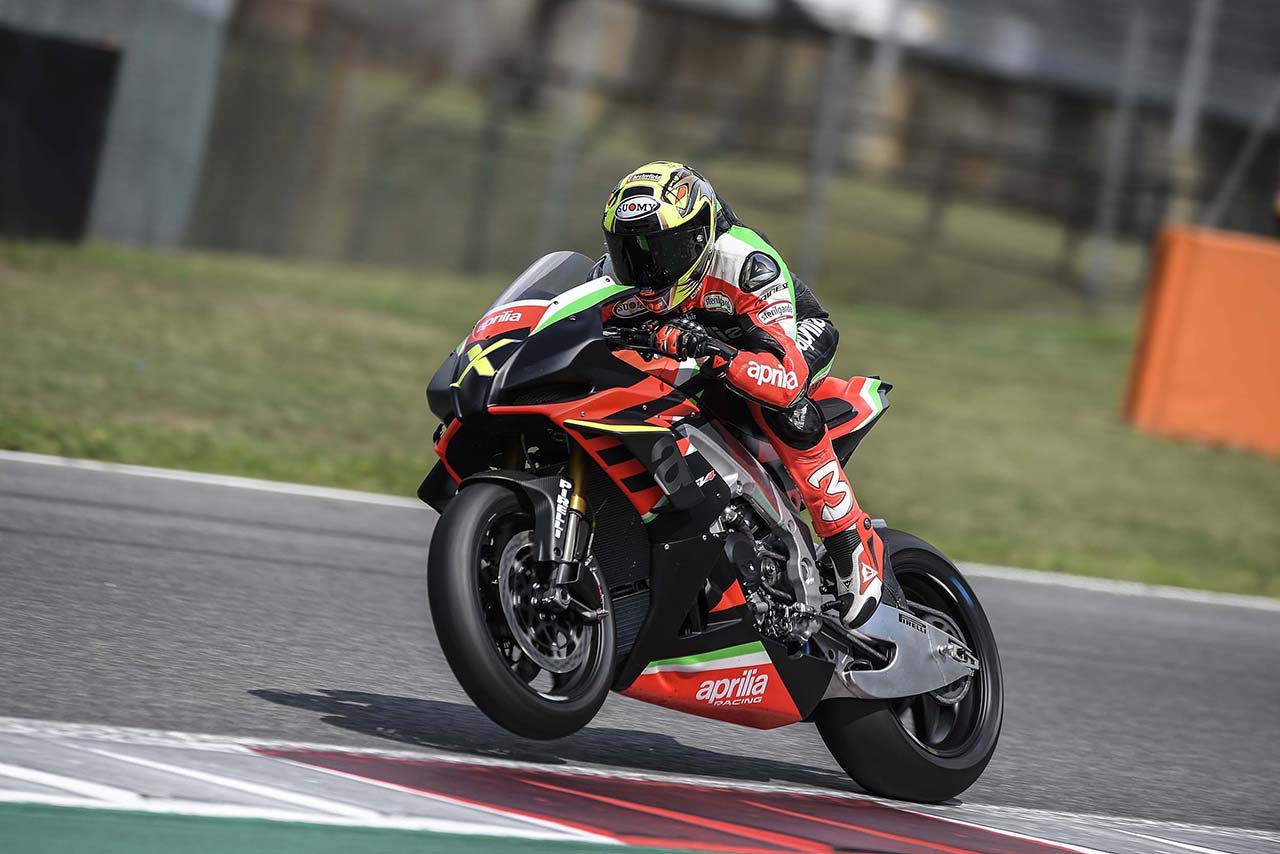X для избранных: Aprilia начала поставки уникального спортбайка
