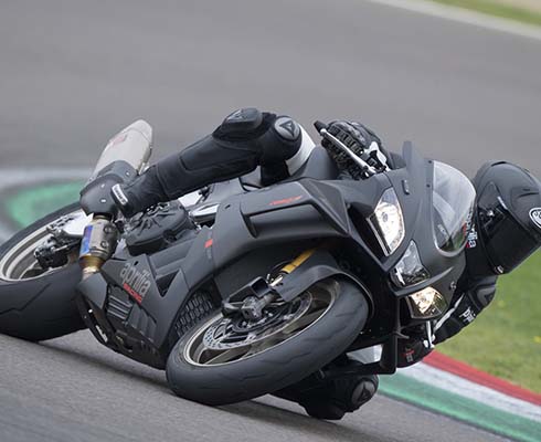 Совершенствуя монстра: Aprilia обновит спортбайк RSV4 Factory