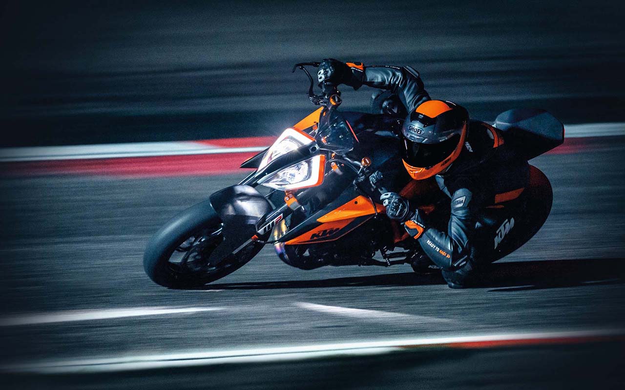 Оранжевый нежданчик: KTM сразила новинками на выставке EICMA