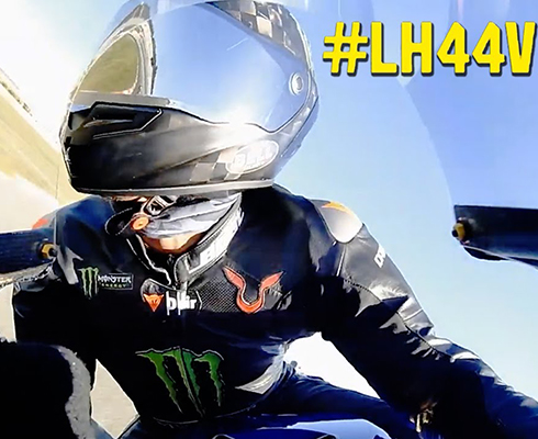 Так делает Льюис: формульный пилот показал класс на байке MotoGP (+видео)