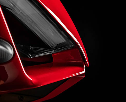 Итальянские страсти: появились подробности о Ducati Superleggera