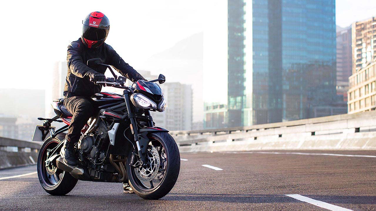 Бюджетный R: Triumph представил новую версию нейкеда Street Triple