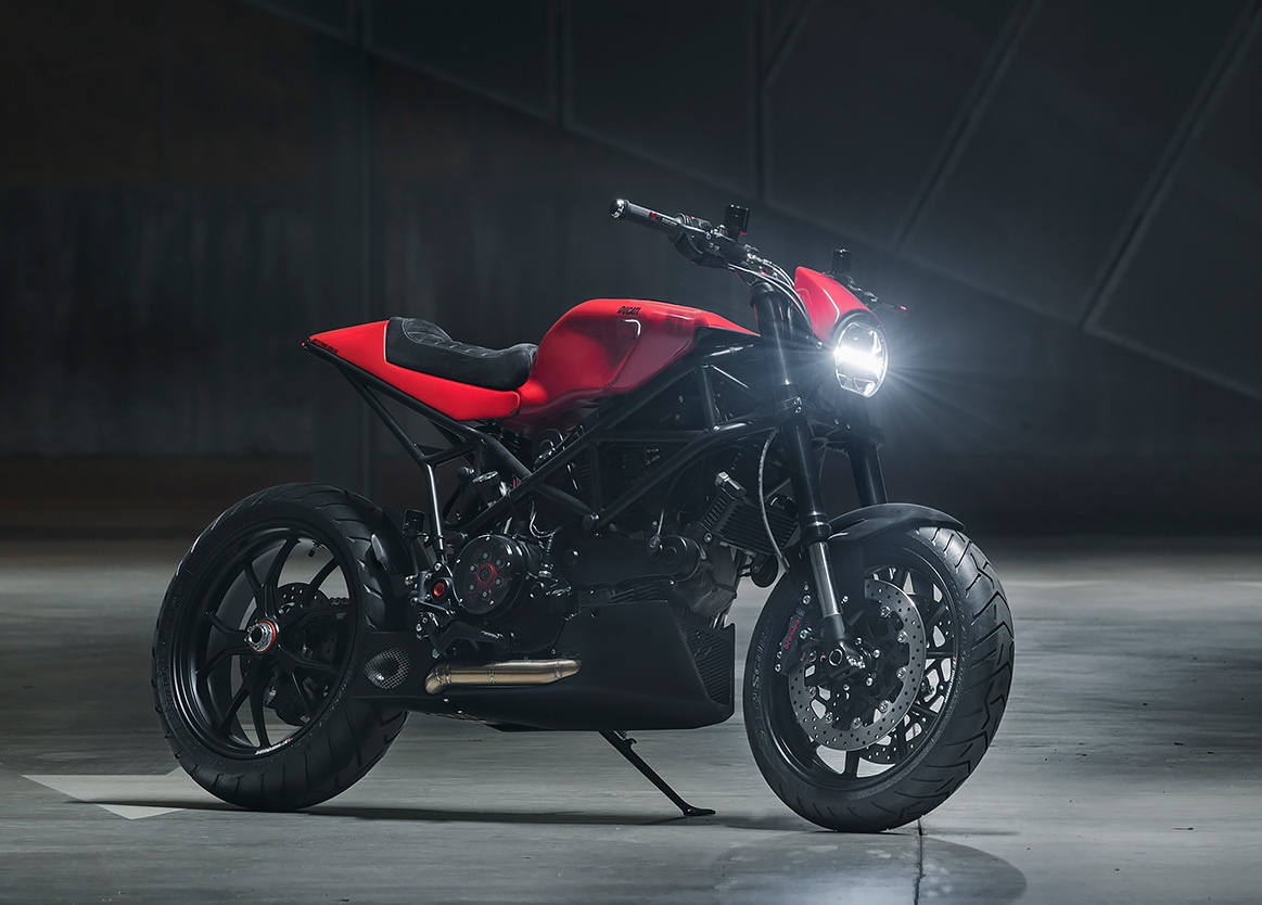 «Мультик» для взрослых: кроссовер Ducati преобразился в стиле кафе-рейсер