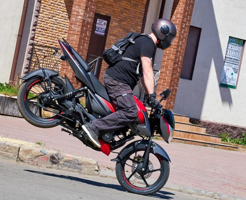 Читайте в новом номере «Мото»: Пульсации. Тест Bajaj Pulsar NS 125 и 180