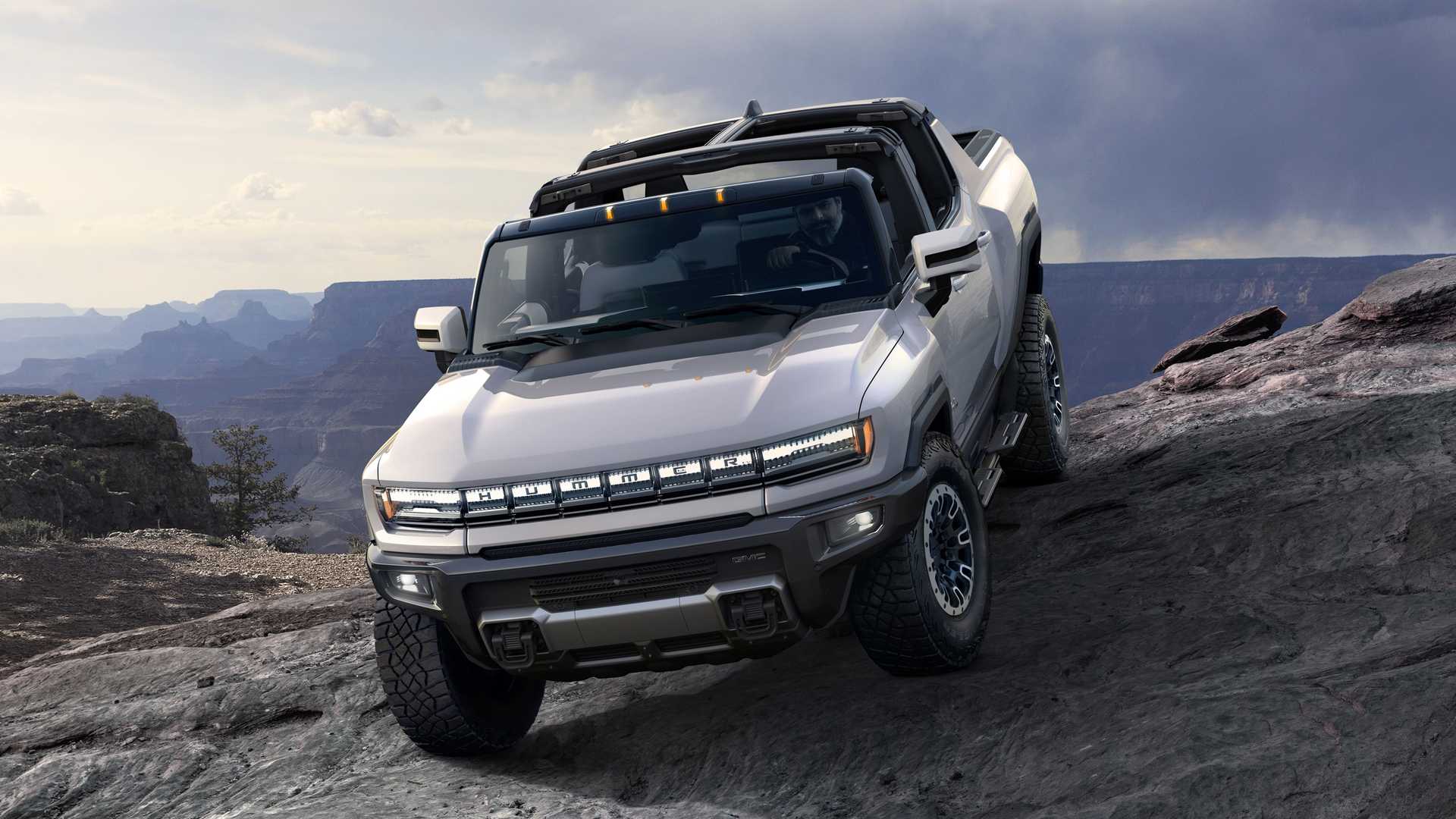 Hummer возвращается: продажи полностью электрического пикапа начнутся в конце 2021 года
