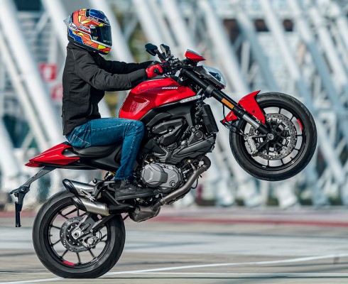 Новый Ducati Monster: "птичья клетка" осталась в прошлом, но десмодром жив!