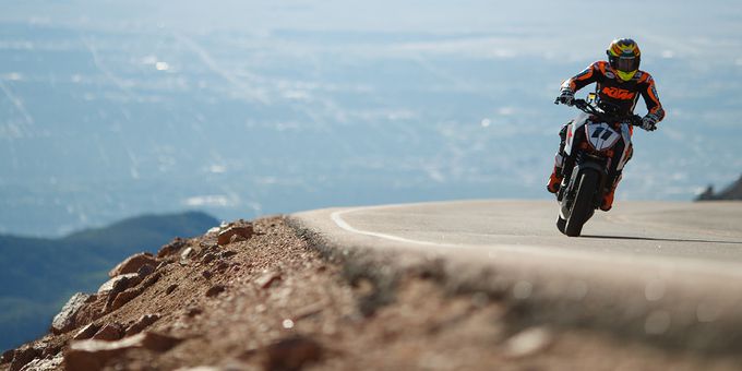 Легендарная гонка Pikes Peak состоится. Но вновь без мотоциклов.
