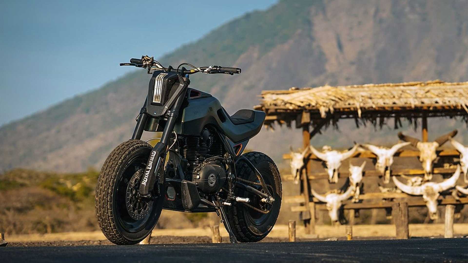 Что это?! Обычный Royal Enfield Himalayan, просто немного "перепиленный"