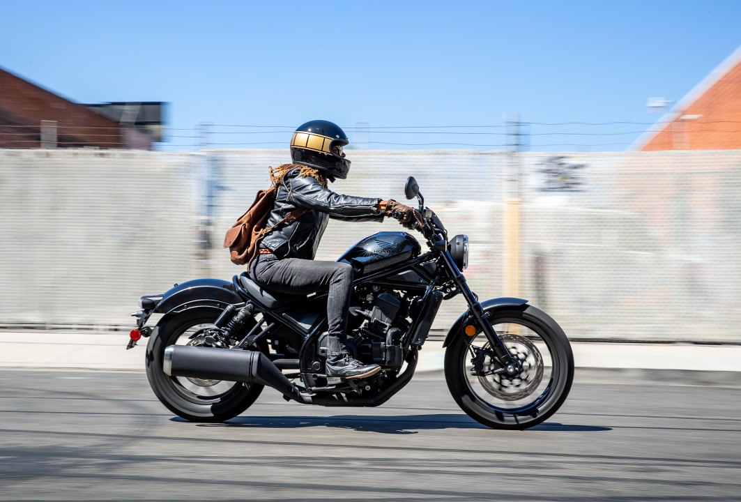 В России стартовали продажи Honda CMX1100 Rebel