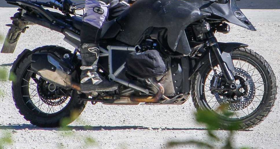 Новый большой "Гусь": первые фотографии предсерийного BMW R1300 GS