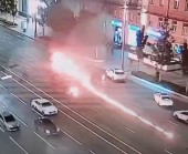 Мотоцикл загорелся в результате аварии на Садовом кольце (видео)